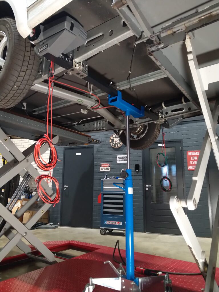 bandenservice, Alko, mover, inbouw, wielen, fietsenrek, luifel, dakluifel, trekhaak, gespecialiseerd, vervanging, gerust hart, vakmanschap, kleinschalig bedrijf, aanspreekpunt, aanhanger, power extreme, enduro, service, dometic, thetford, knaus, fendt, hobby, dakraam, raam, fietsendrager, aanhangwagen, truma, gesloten aanhanger, knott, remvoering, dethleffs, beijerland, camping, euro camping vessem, Euro Camping Vessem, caravan onderhoud, caravan service, caravan reparatie, Toon van Aaken, Vessem, caravan Vessem, De Hoefse Weg, onderhoud, reparatie, banden,